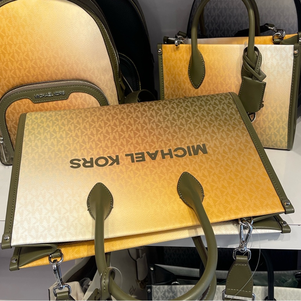MICHAEL KORS Mirella Medium Ombré Signature Logo Tote Bag
Olive Combo
NWT - Picture 7 of 16